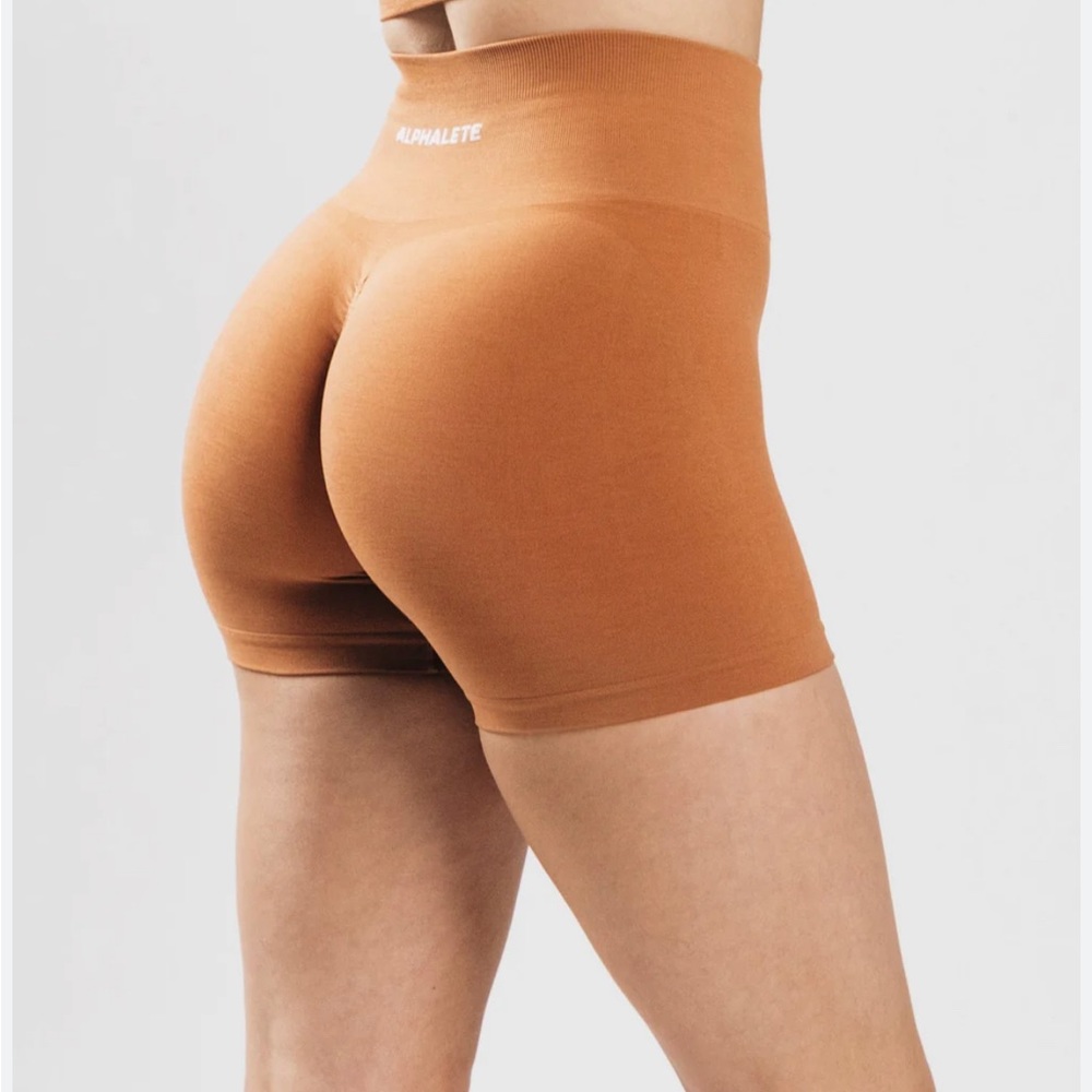 Alphalete Amplify short
